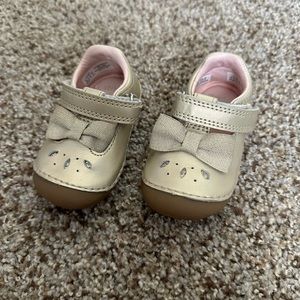 Stride Rite - gold shoes - size 3.5